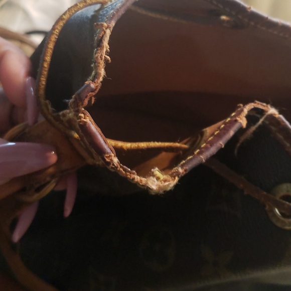 Louis Vuitton - Picture 6 of 7